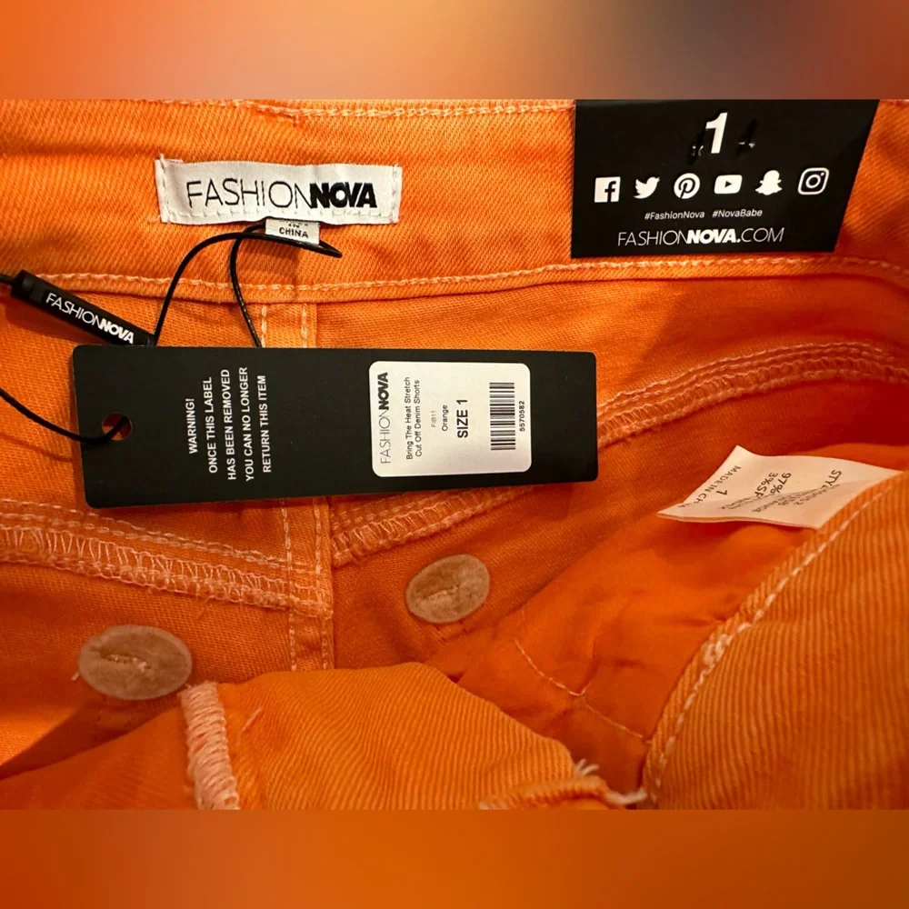 Fashion Nova distressed denim shorts orange - Picture 4 of 5